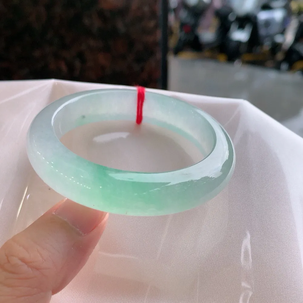 正圈冰玻阳绿 无瑕 尺寸:50.2/11.7/8.4 种色俱佳🥰🥰