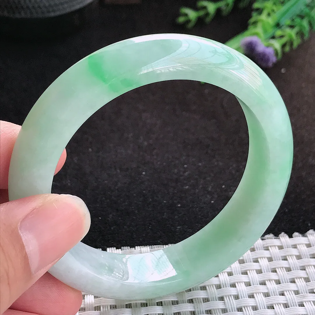 自然光55/13.7/8.8老坑精美温润飘绿手镯缅甸翡翠宽边玉镯手环