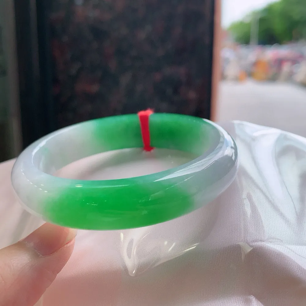 正圈一大节阳绿 无瑕 尺寸:57.1/13.5/8 色好