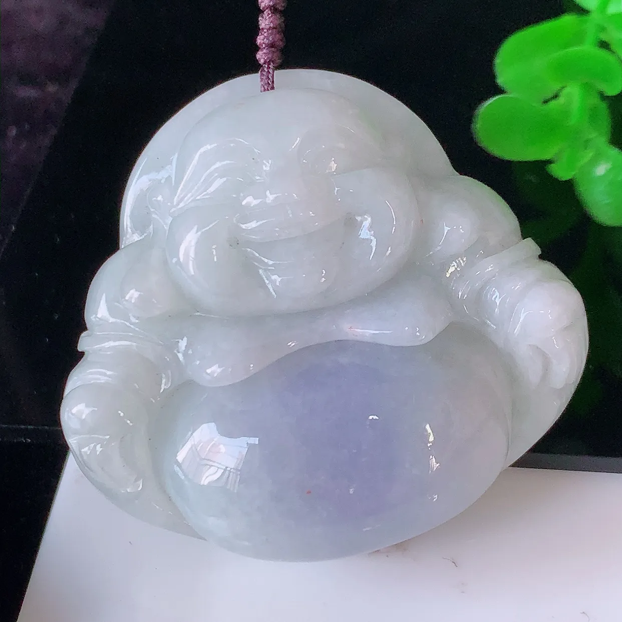 自然光实拍，大件厚装紫罗兰翡翠佛公吊坠，翡翠笑佛，饱满，开脸喜庆，配戴优雅迷人！#41.13