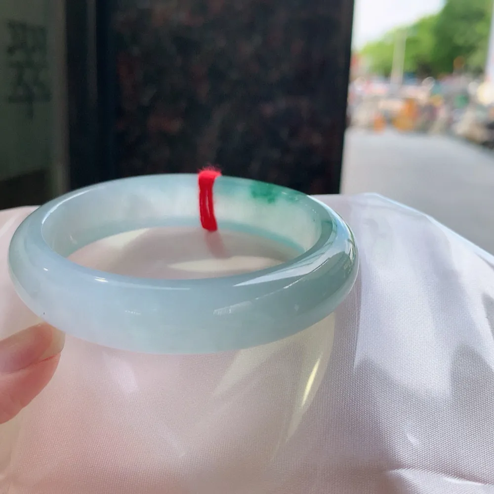 贵妃高冰飘花 无瑕 尺寸:56.1/48.2/13.2/8.2 花美 种水好