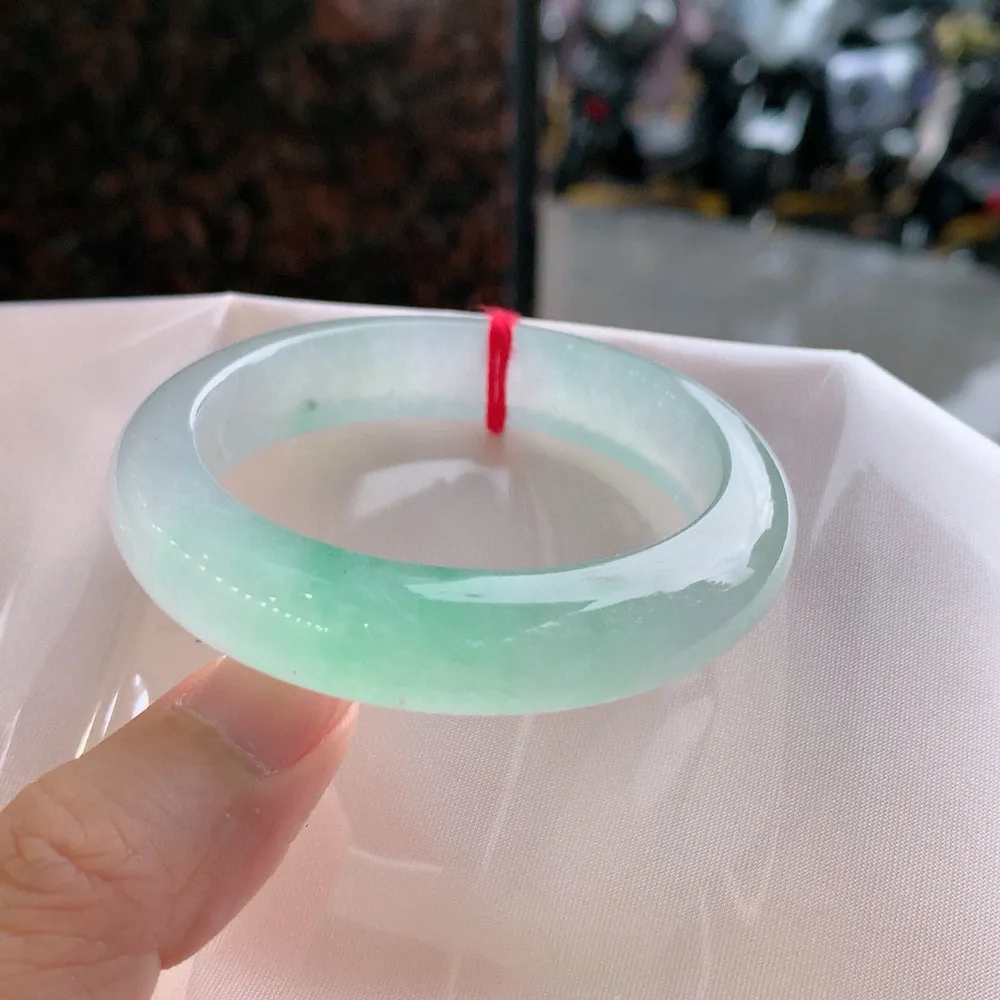 正圈冰玻阳绿 无瑕 尺寸:50.2/11.7/8.4 种色俱佳🥰🥰