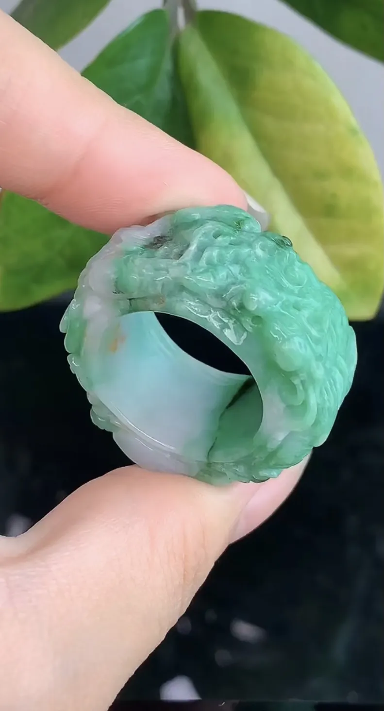 天然A货翡翠-冰糯种双彩胶感龙行天下玉板指0914-281，尺寸21-15-7.2，重量20.60g