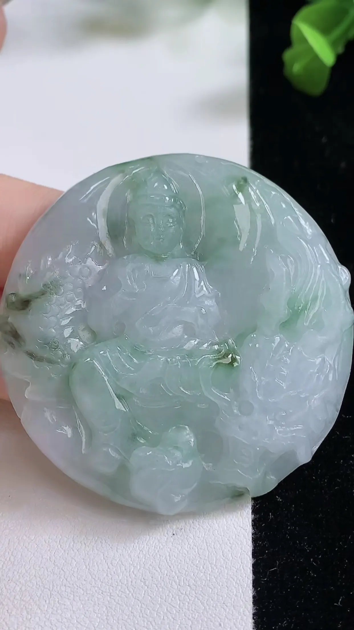 缅甸天然翡翠a货 老坑料起胶冰润 飘绿文殊菩萨吊坠，尺寸50-7mm  y 31.38