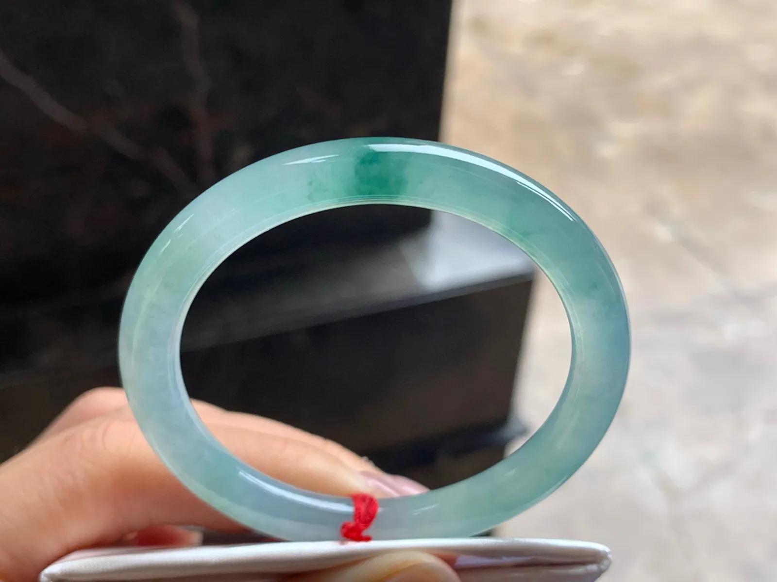 50-7.3

冰蓝花圆条手镯^_^水润冰透 飘花浓郁