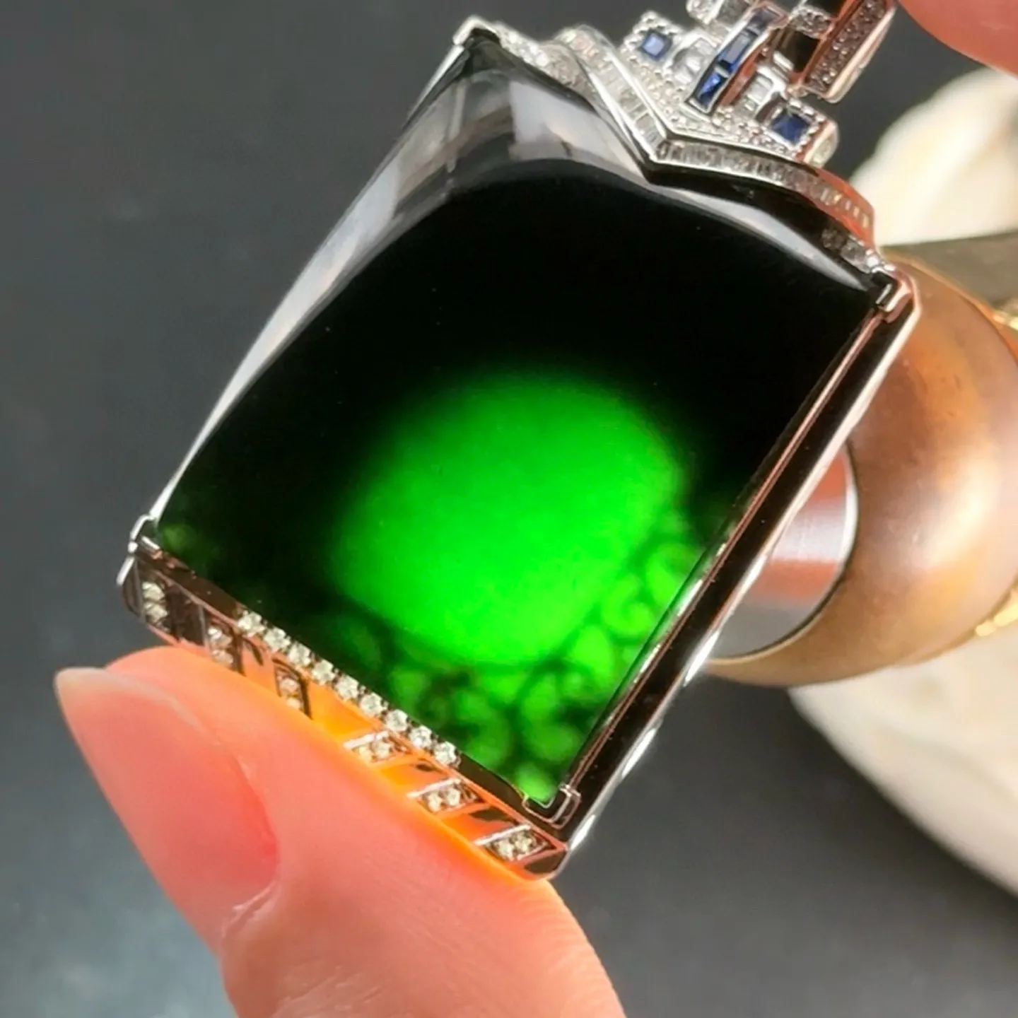 精品18k墨翠葫芦吊坠 种好色正 黑度极好 打灯通透 油性十足 尺寸46.3