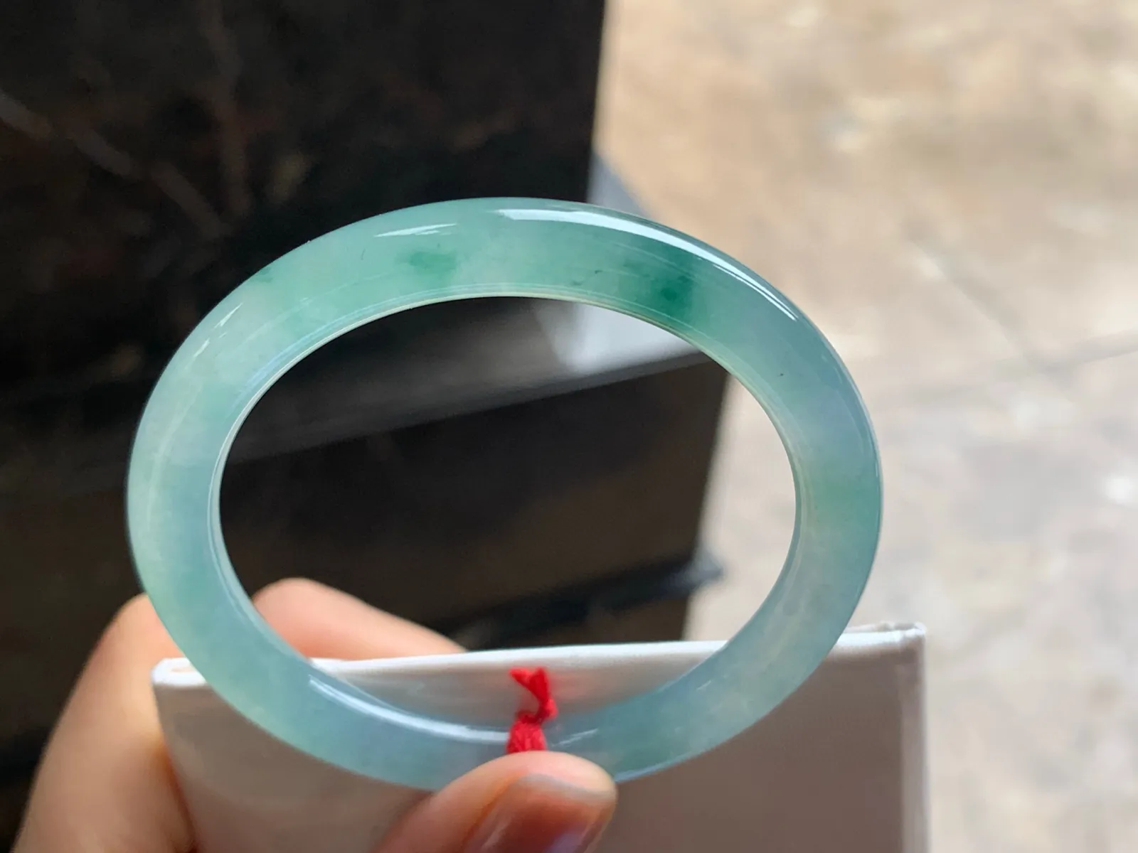50-7.3

冰蓝花圆条手镯^_^水润冰透 飘花浓郁