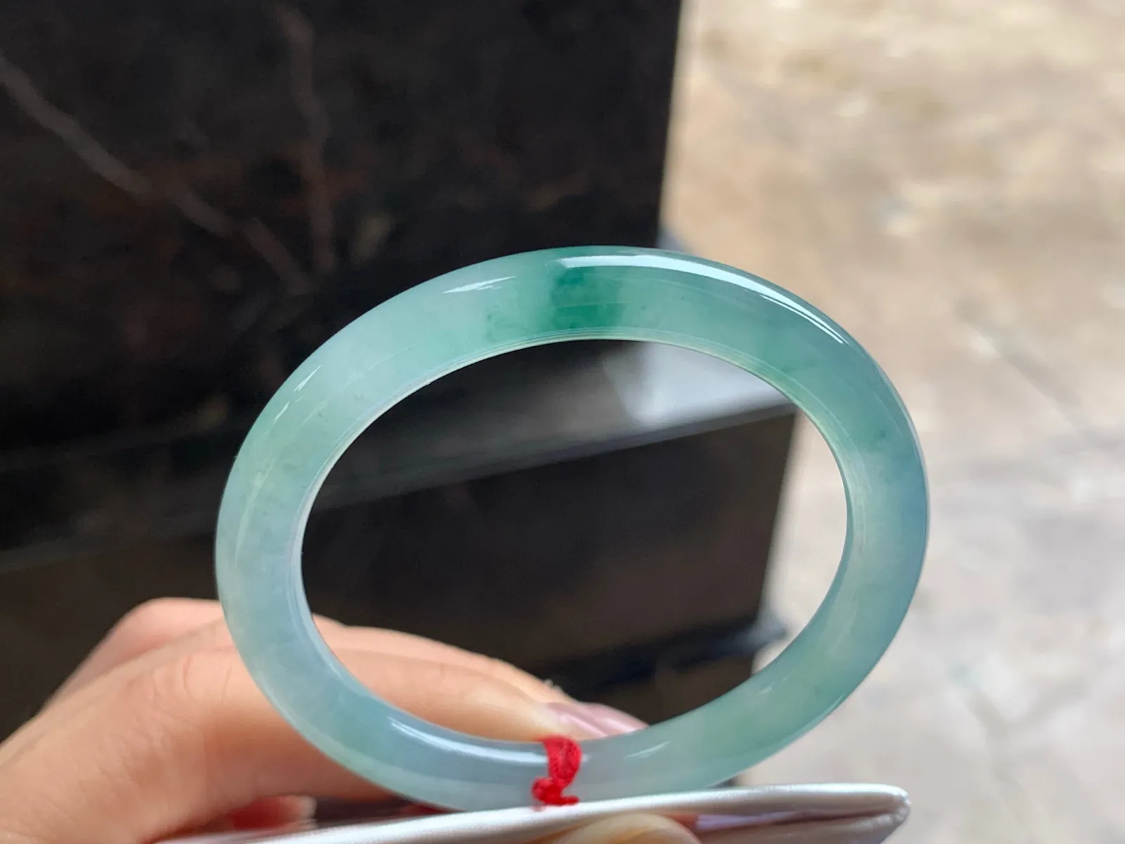 50-7.3

冰蓝花圆条手镯^_^水润冰透 飘花浓郁