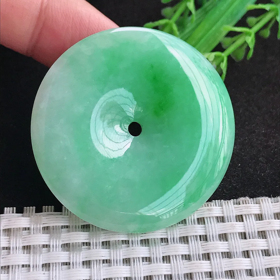 自然光43.7/6老坑精美温润飘阳绿平安扣吊坠天然翡翠玉坠挂件