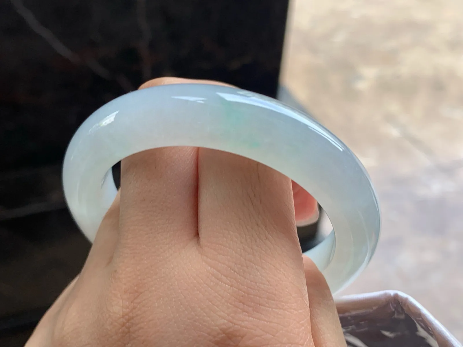 53-12-10

冰种飘绿手镯^_^清新 水润