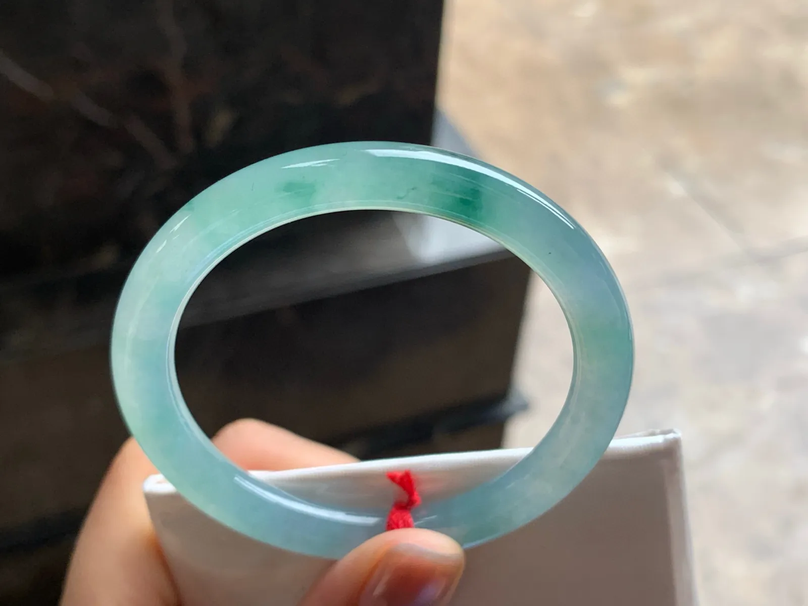 50-7.3

冰蓝花圆条手镯^_^水润冰透 飘花浓郁