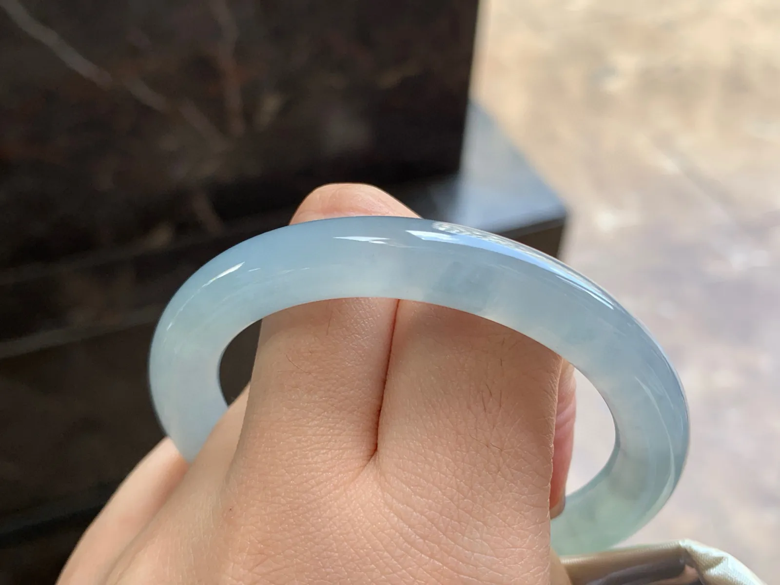 53-9

冰紫圆条手镯^_^水润清新