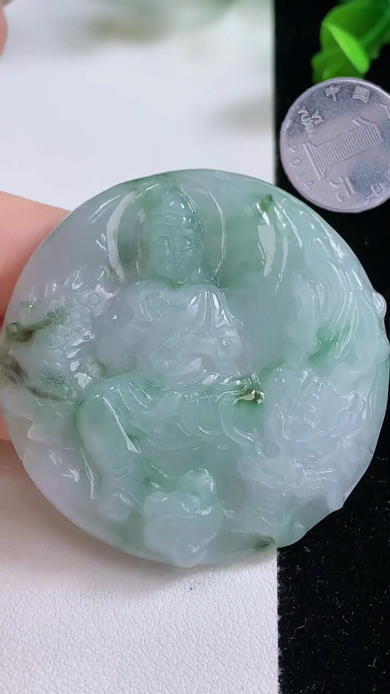 缅甸天然翡翠a货 老坑料起胶冰润 飘绿文殊菩萨吊坠，尺寸50-7mm  y 31.38