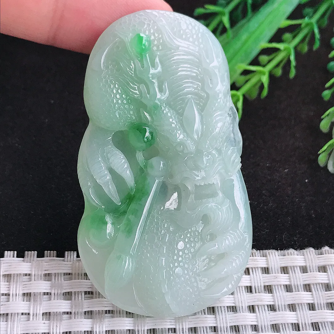自然光61.5/35.6/9老坑精美冰润飘绿龙牌吊坠天然翡翠玉坠挂件