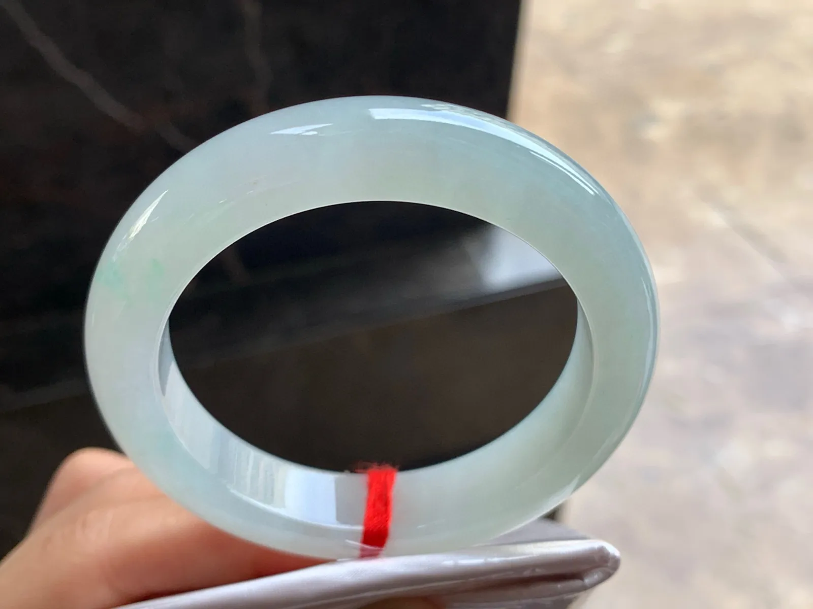 53-12-10

冰种飘绿手镯^_^清新 水润