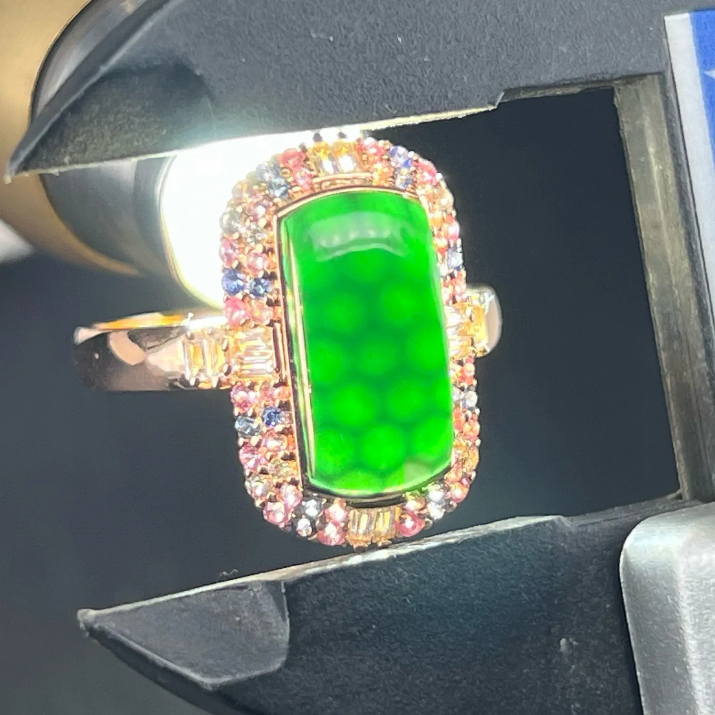 精品18k墨翠女戒 种好色正 黑度极好 打灯通透 油性十足 尺寸17.8
