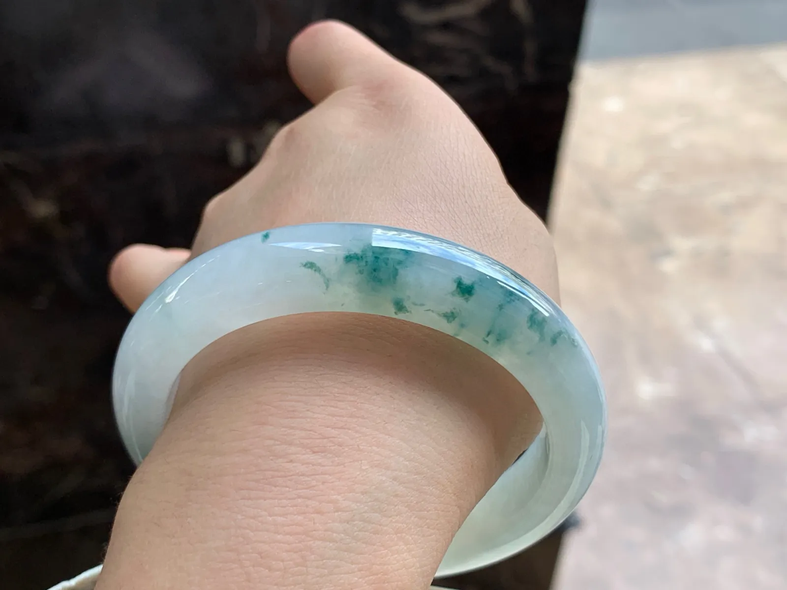 59-12.6-9.1

蓝花手镯^_^肉质细腻 清新