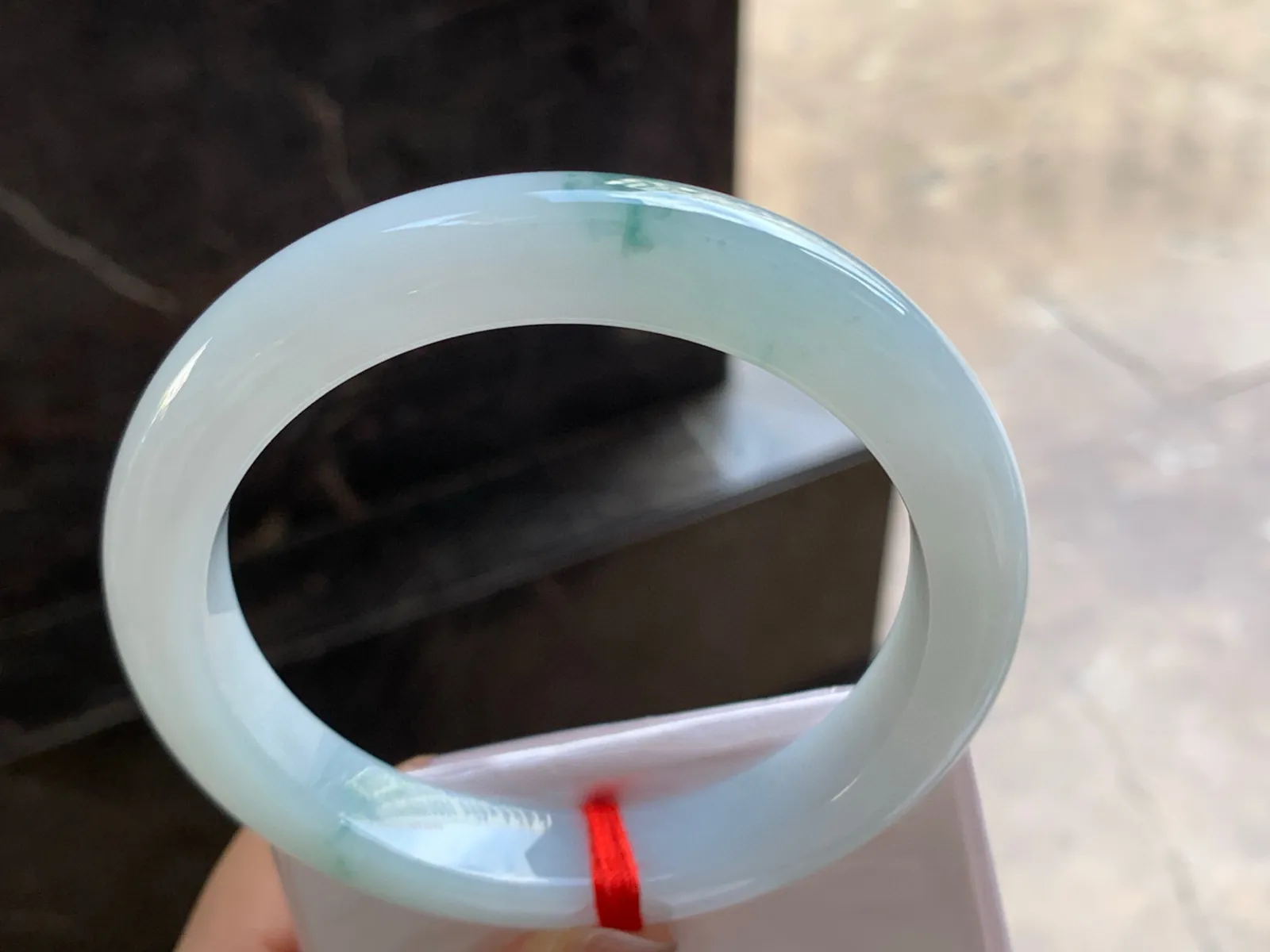 63-12-10

飘花手镯^_^大圈 玉质温润