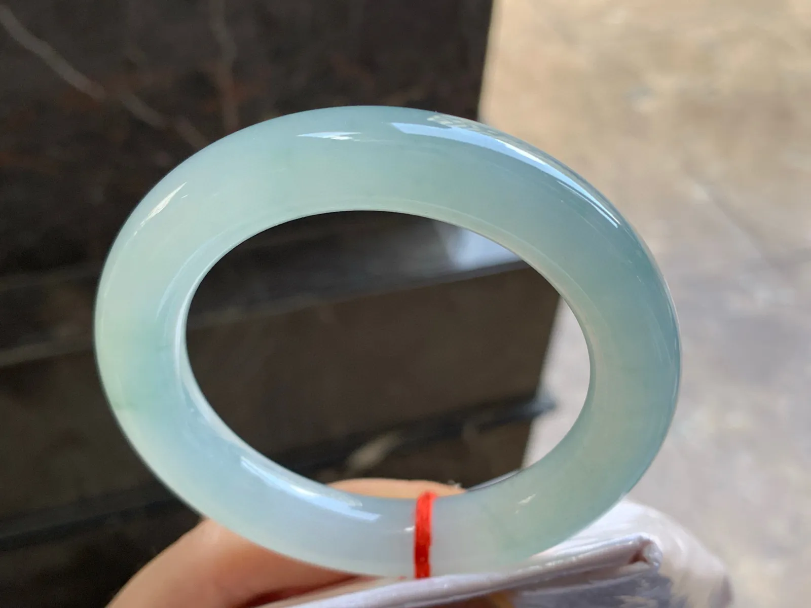 55.5-12

蓝水圆条手镯^_^水润冰透