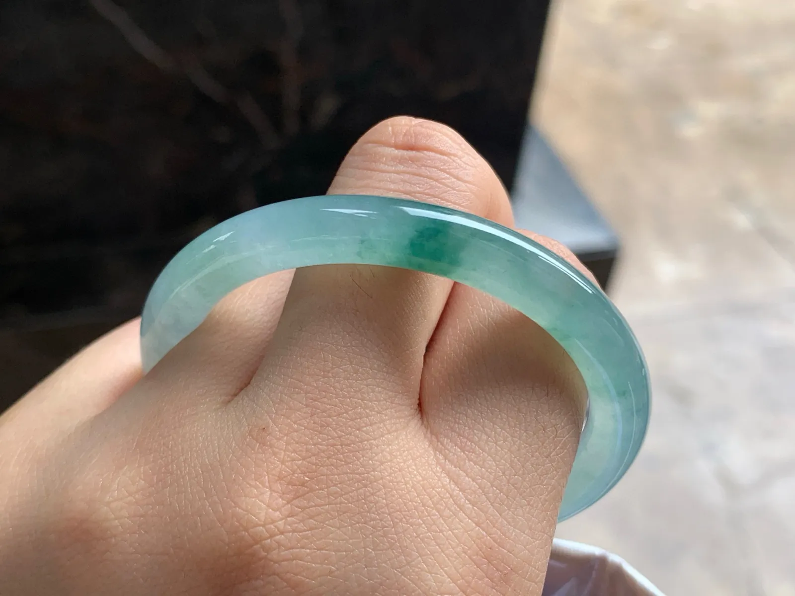 50-7.3

冰蓝花圆条手镯^_^水润冰透 飘花浓郁