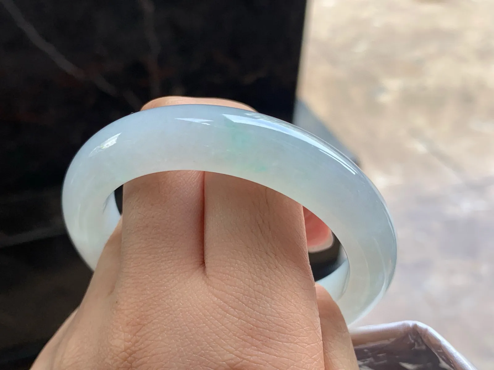 53-12-10

冰种飘绿手镯^_^清新 水润