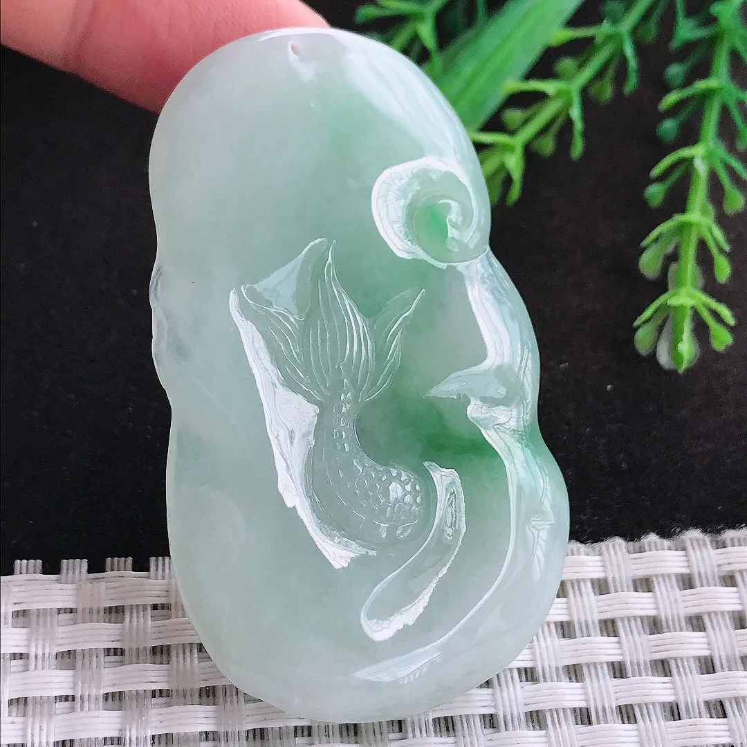 自然光61.5/35.6/9老坑精美冰润飘绿龙牌吊坠天然翡翠玉坠挂件