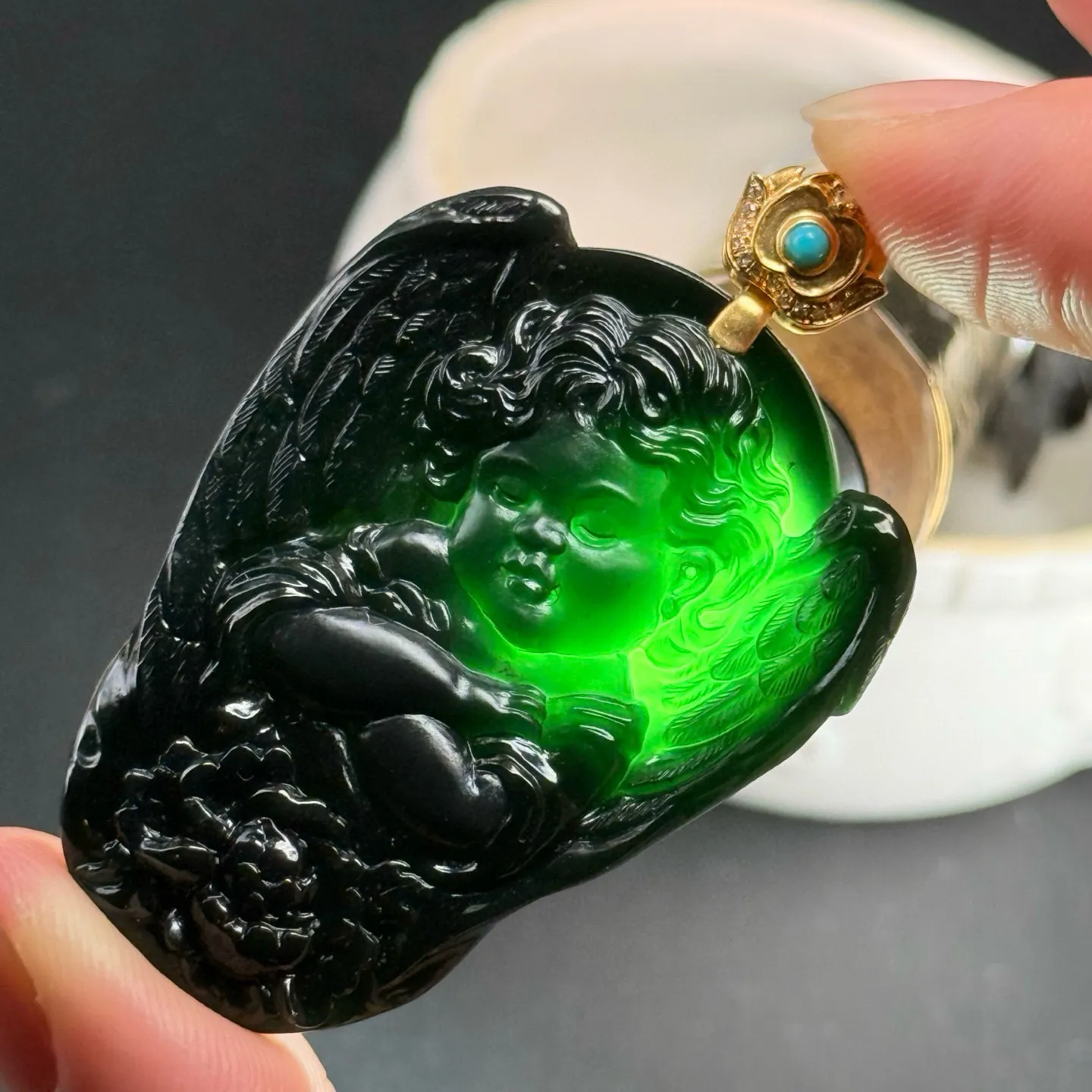 精品18k墨翠小天使 种好色正 黑度极好 打灯通透 油性十足 尺寸53.9
