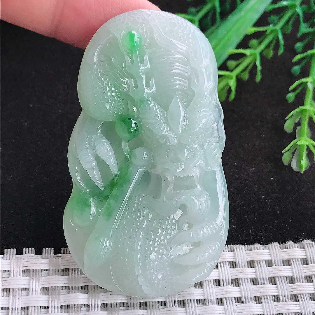 自然光61.5/35.6/9老坑精美冰润飘绿龙牌吊坠天然翡翠玉坠挂件