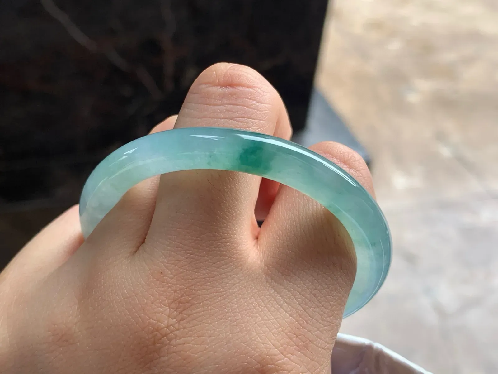 50-7.3

冰蓝花圆条手镯^_^水润冰透 飘花浓郁