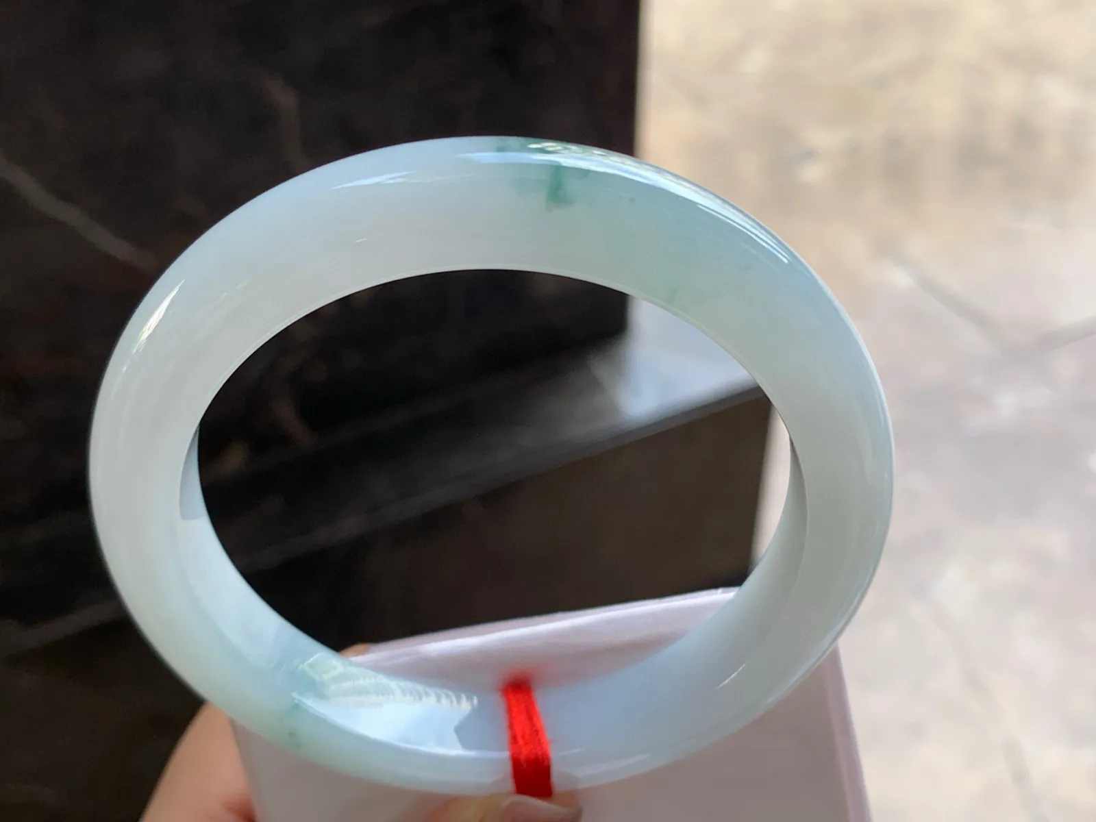 63-12-10

飘花手镯^_^大圈 玉质温润