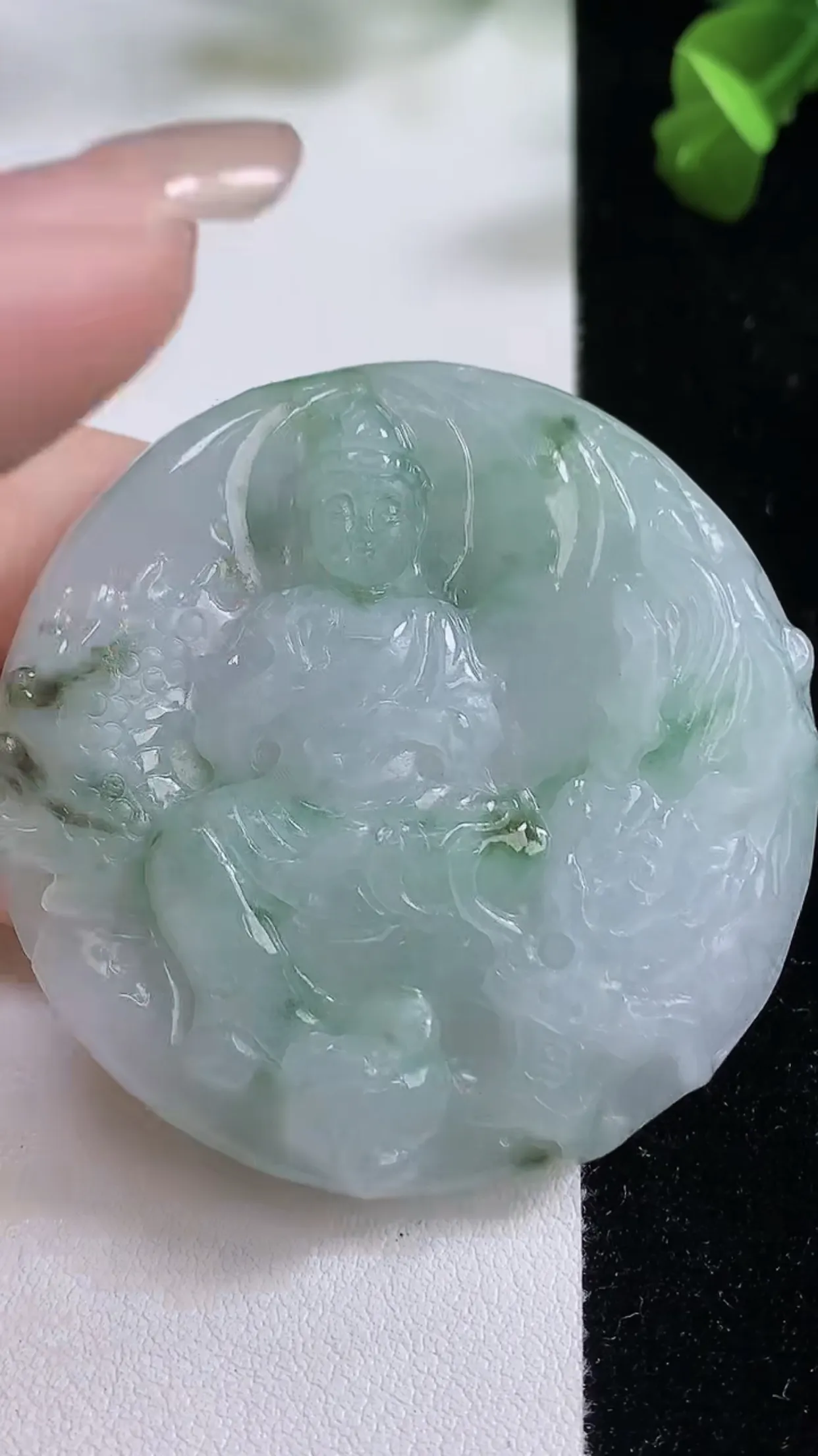 缅甸天然翡翠a货 老坑料起胶冰润 飘绿文殊菩萨吊坠，尺寸50-7mm  y 31.38
