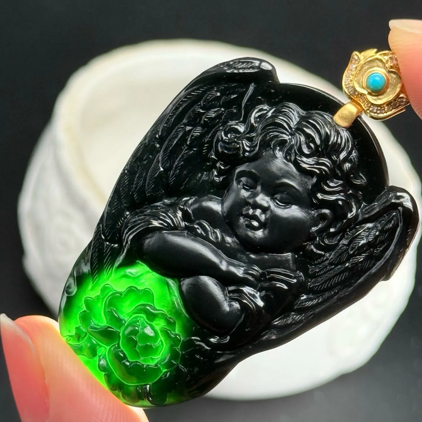 精品18k墨翠小天使 种好色正 黑度极好 打灯通透 油性十足 尺寸53.9