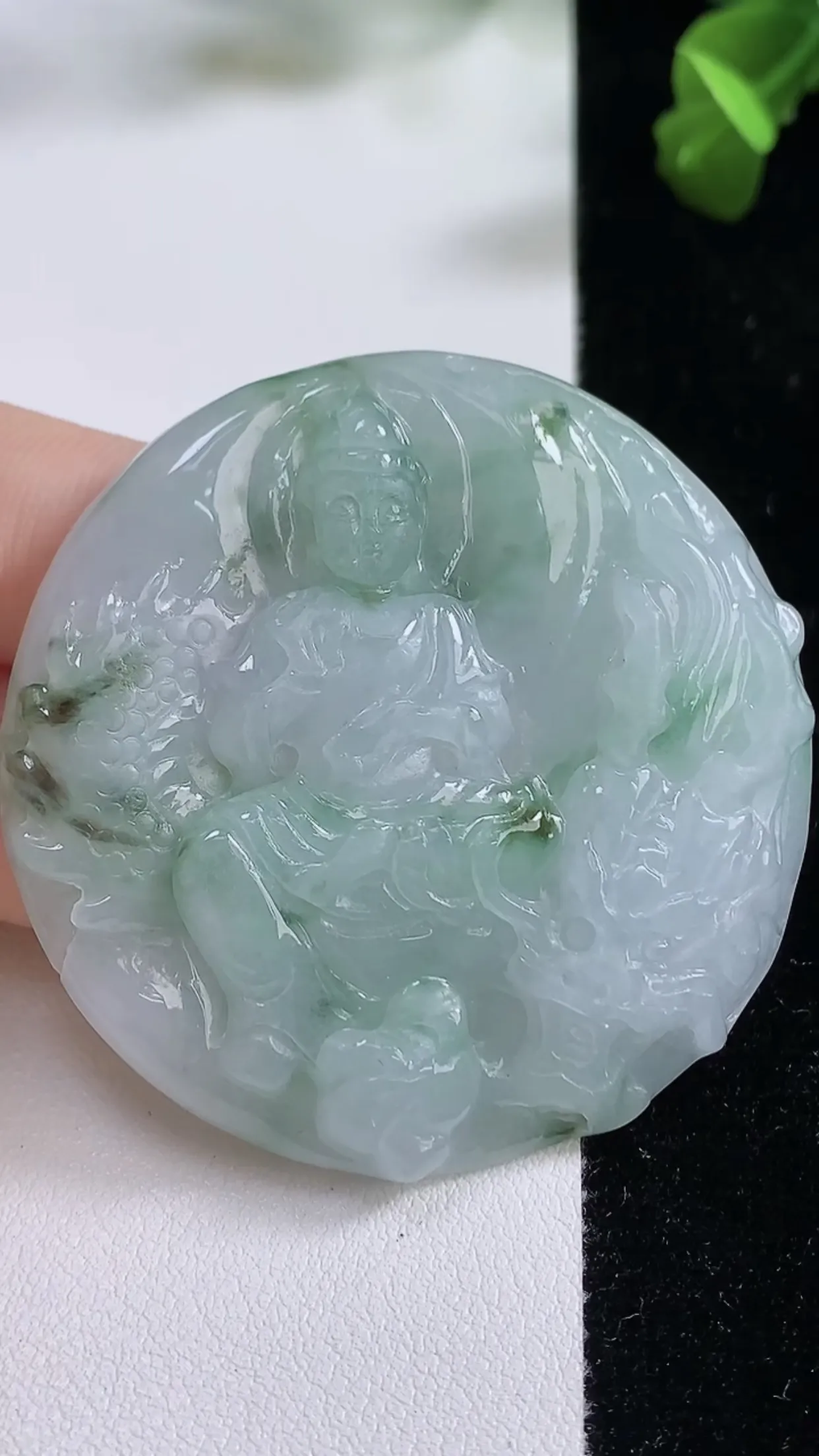 缅甸天然翡翠a货 老坑料起胶冰润 飘绿文殊菩萨吊坠，尺寸50-7mm  y 31.38