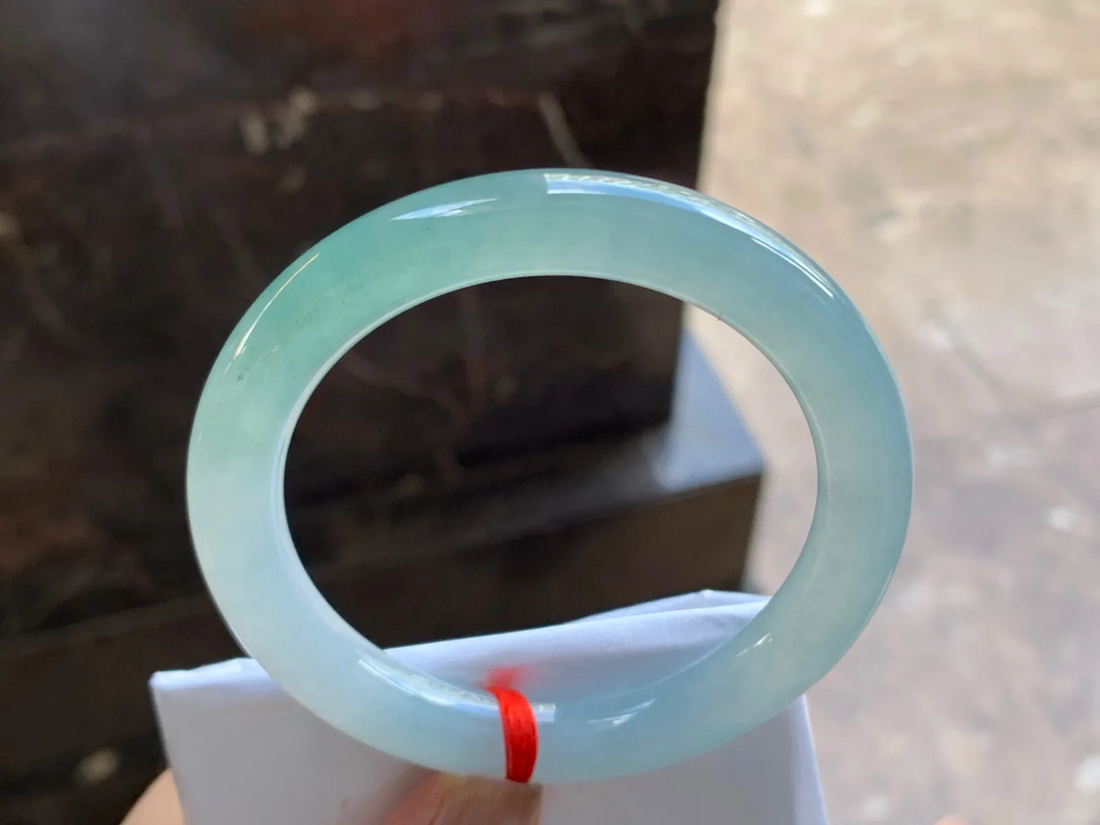 57-10

冰蓝圆条手镯^_^水润冰透 清新
