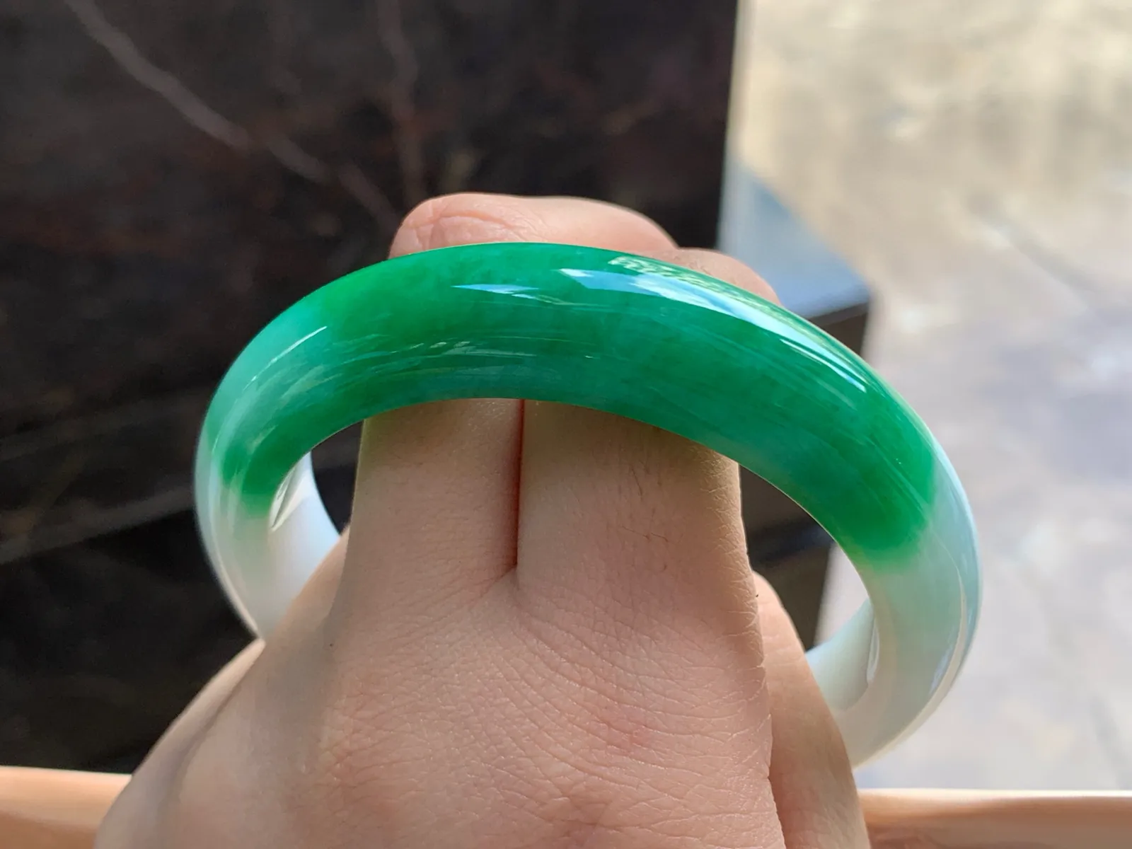 57-13.5-9.5

辣绿色手镯^_^颜色鲜艳浓郁