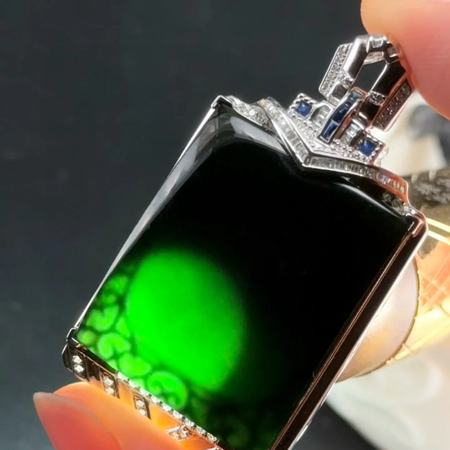 精品18k墨翠葫芦吊坠 种好色正 黑度极好 打灯通透 油性十足 尺寸46.3