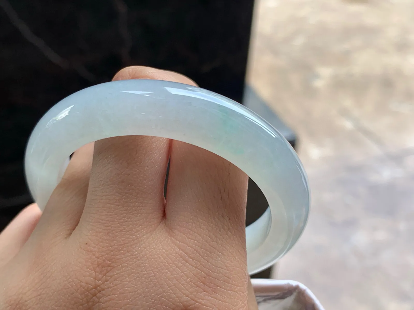 53-12-10

冰种飘绿手镯^_^清新 水润