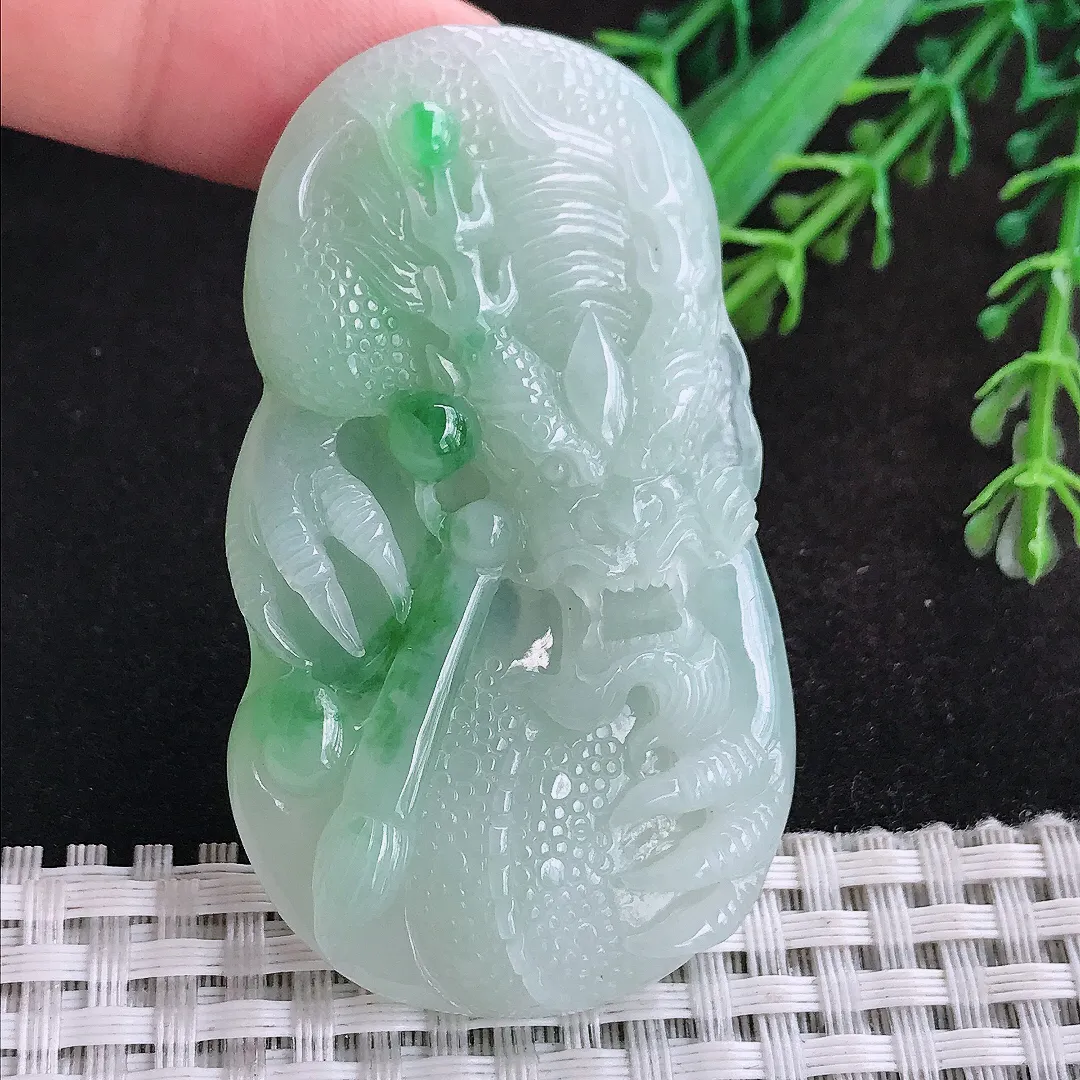 自然光61.5/35.6/9老坑精美冰润飘绿龙牌吊坠天然翡翠玉坠挂件