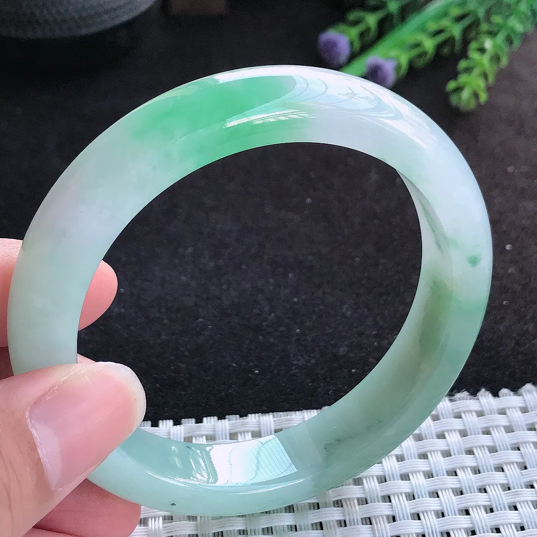自然光59/13.1/9老坑冰润起胶飘绿手镯宽边翡翠玉镯手环