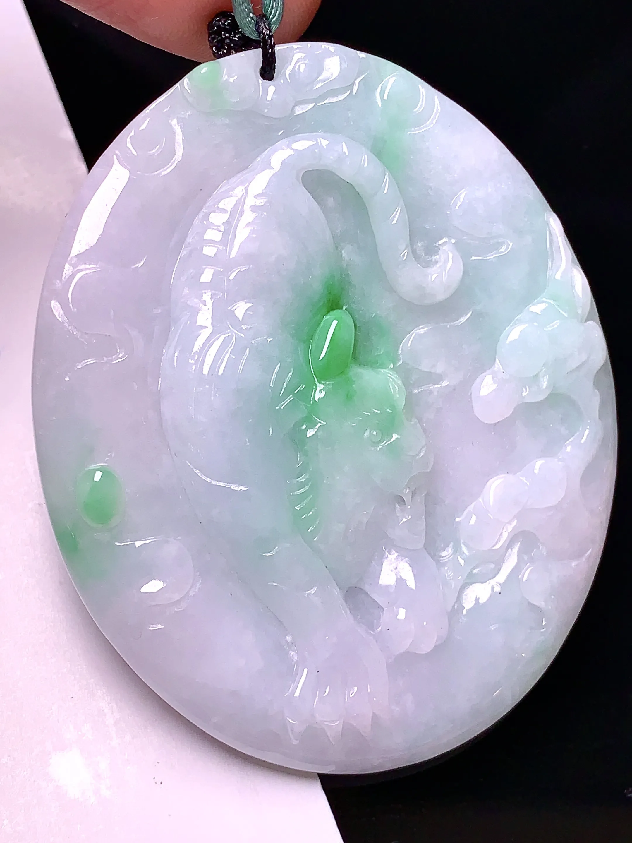 飘绿生肖虎吊坠 玉质细腻 色泽艳丽  整体尺寸53.8*44*5.7