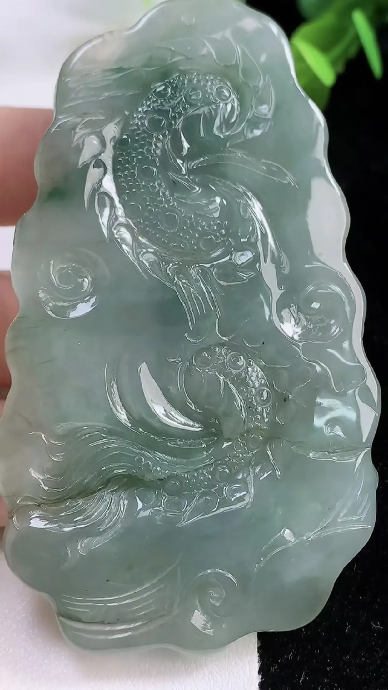 缅甸天然翡翠a货 老坑料起胶冰润 飘花霸气龙牌吊坠，尺寸83-48.5-11.8mm  y 69.98