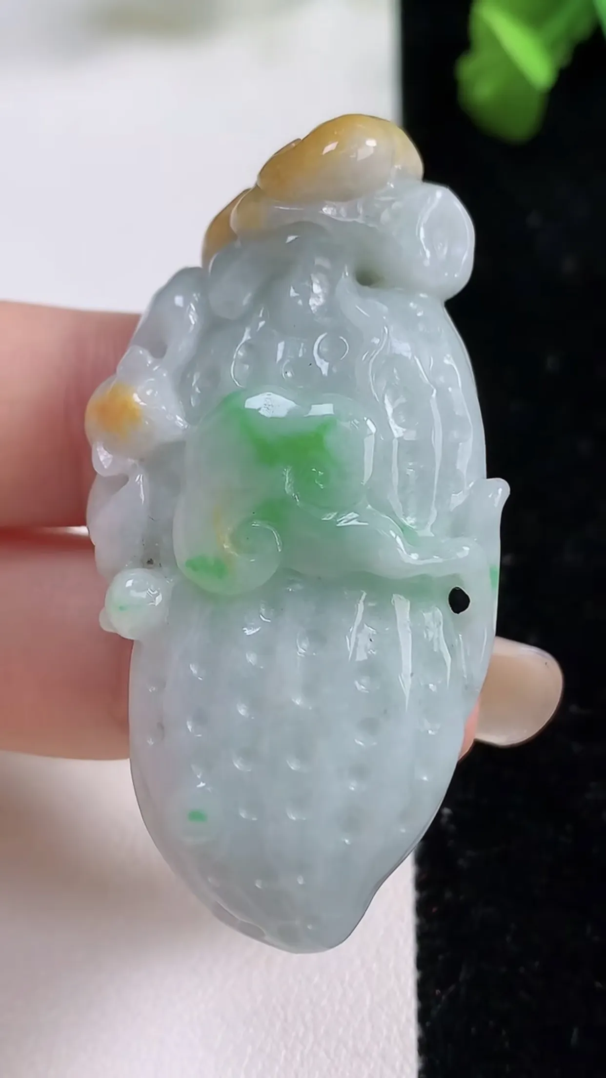 缅甸天然翡翠a货 老坑料起胶冰润 双彩黄加绿花生吊坠，尺寸52.7-25.4-16mm  y 31.47