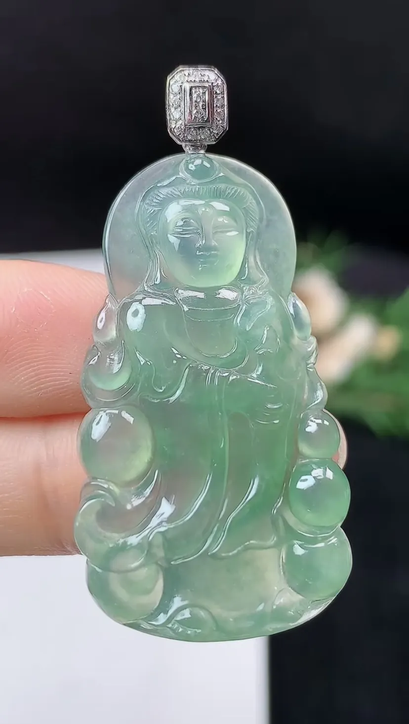 翡翠a货18k金冰种满绿观音菩萨吊坠，尺寸39-22.9-4.2，重量:7.06g