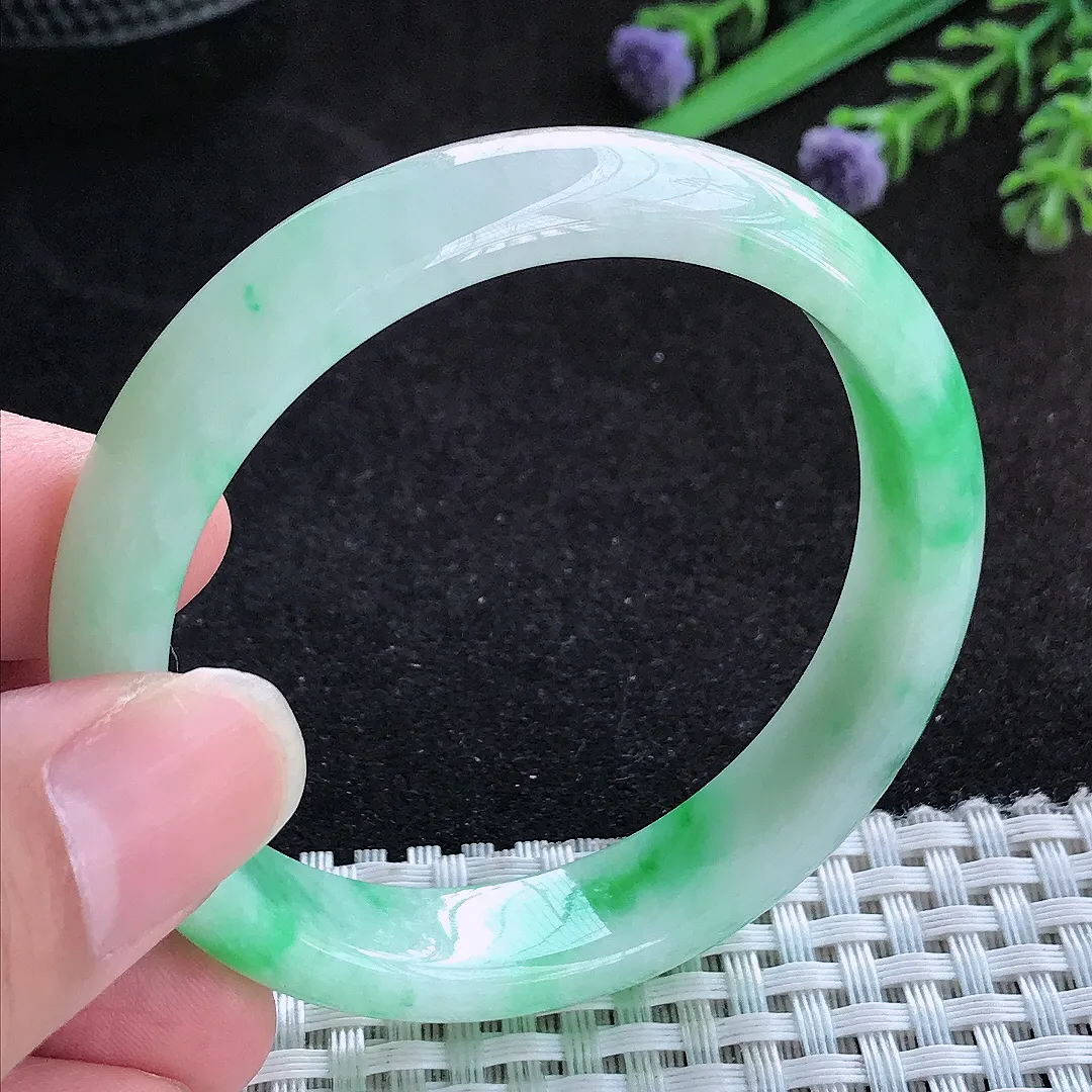 自然光51.5/11.3/6.8老坑精美温润飘阳绿手镯宽边翡翠玉镯手环