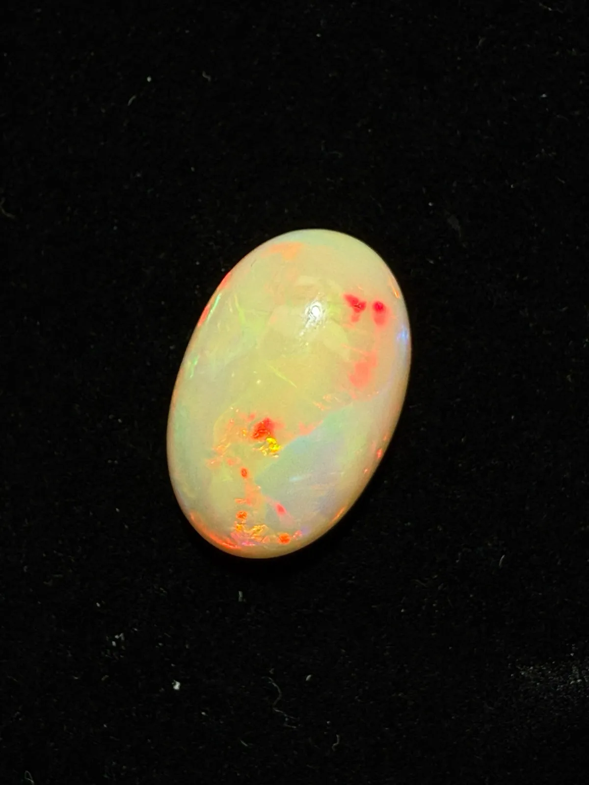 14.03ct天然彩欧泊裸石，尺寸23.1*15.5*8.6mm，颜色美艳，油画般色彩，火彩足。