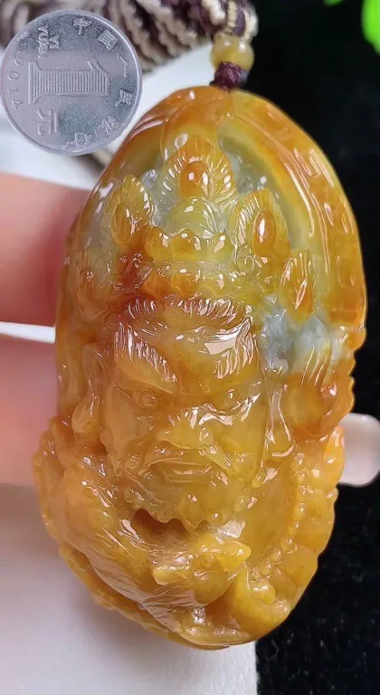翡翠a货黄翡黄财神吊坠，尺寸56-33-17.8，重量:46.39g