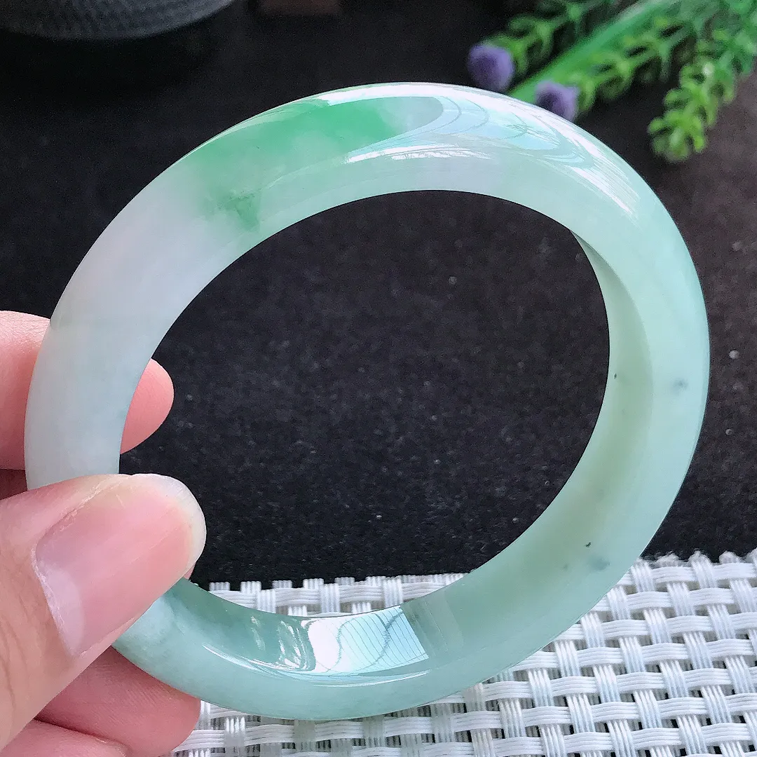 自然光59/13.1/9老坑冰润起胶飘绿手镯宽边翡翠玉镯手环