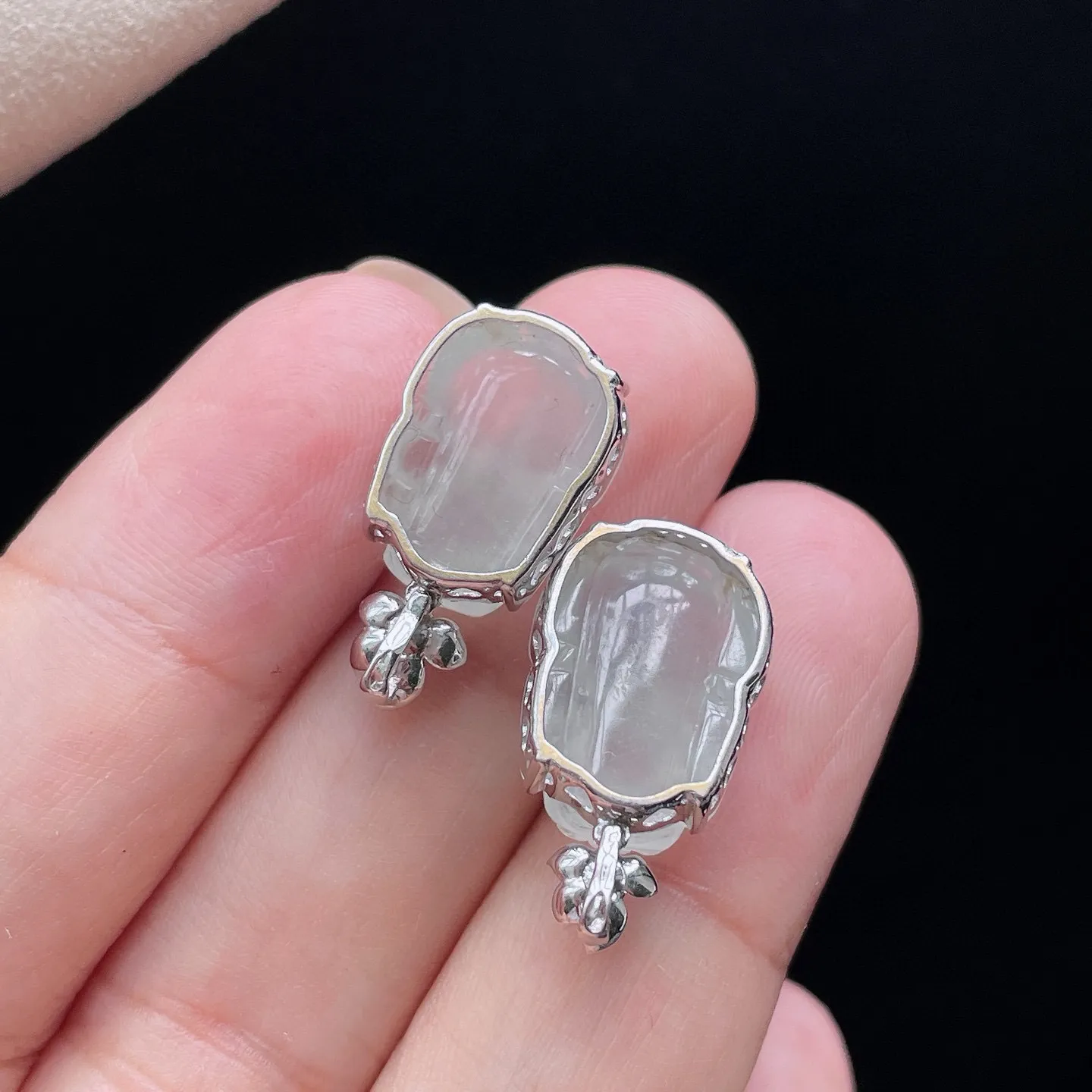 18K 冰种·貔貅
单件价
裸15.8-11.9-5.3