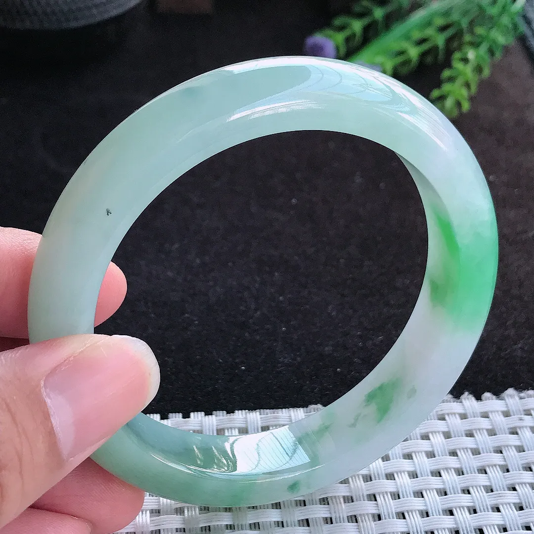 自然光59/13.1/9老坑冰润起胶飘绿手镯宽边翡翠玉镯手环