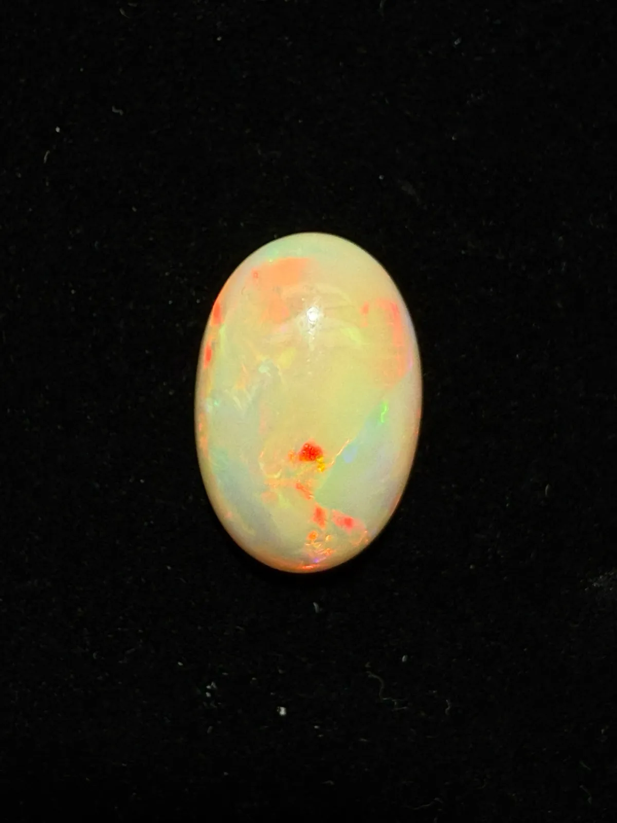 14.03ct天然彩欧泊裸石，尺寸23.1*15.5*8.6mm，颜色美艳，油画般色彩，火彩足。